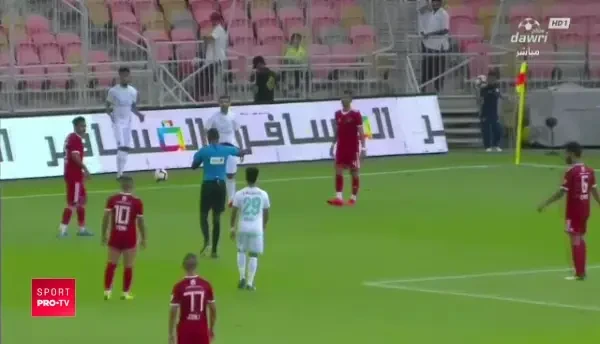 Arbitrul i-a dat mai intai ROSU, apoi galben! Reactia de milioane de colegului lui Stanciu: ce s-a intamplat de fapt | VIDEO