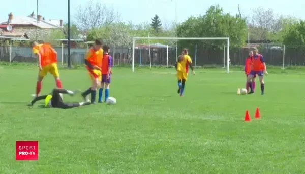 Fetele care isi impart timpul intre fotbal si karate: Fotbalistul meu preferat? Ianis Hagi!