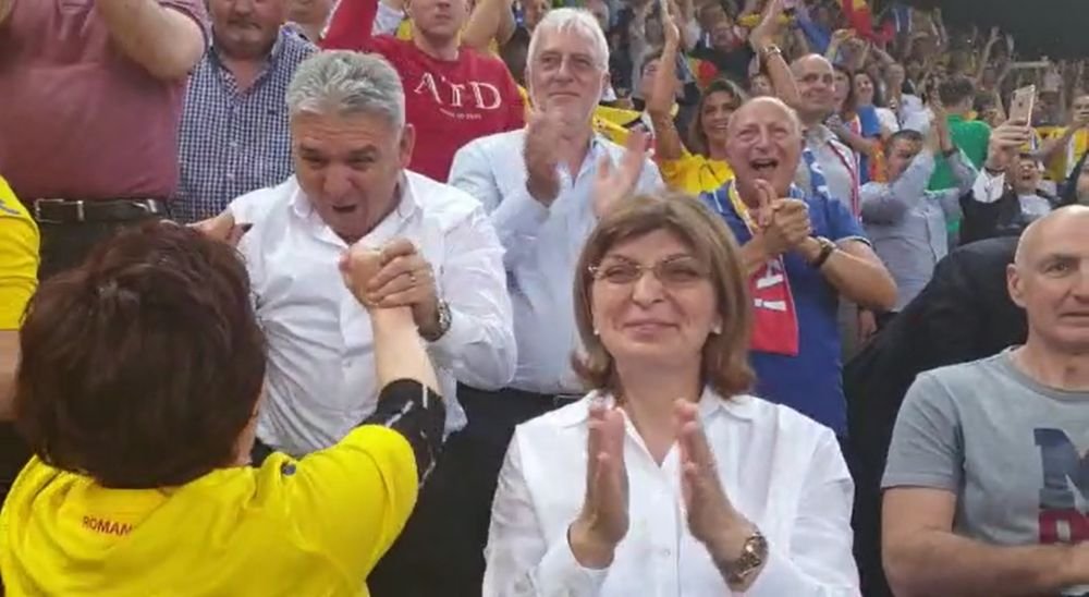 FRANTA - ROMANIA FED CUP | Mama Simonei Halep, in lacrimi dupa victoria cu Garcia! Bucurie maxima in tabara Romaniei! VIDEO
