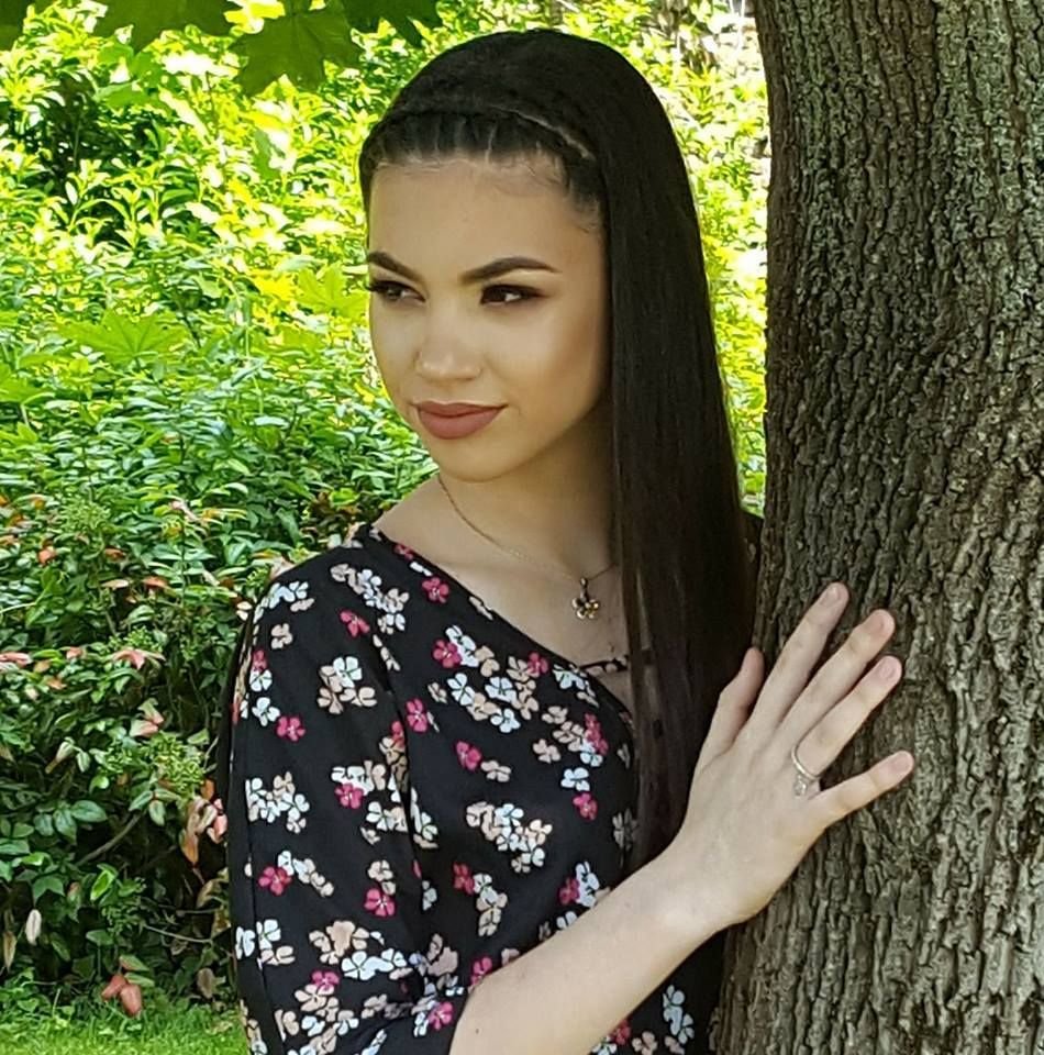 Nora si nepoata lui Ienei incing scena in Transilvania. Cele doua sunt cantarete si arata traznet. FOTO_2