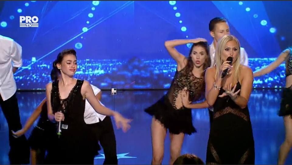 Nora si nepoata lui Ienei incing scena in Transilvania. Cele doua sunt cantarete si arata traznet. FOTO_5