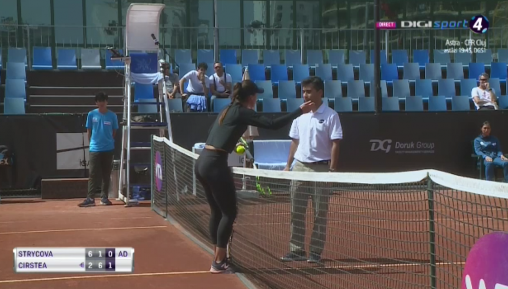 Sorana, criza de nervi pe teren: l-a bruscat pe arbitru si a tipat la el Esti nebun la cap?!