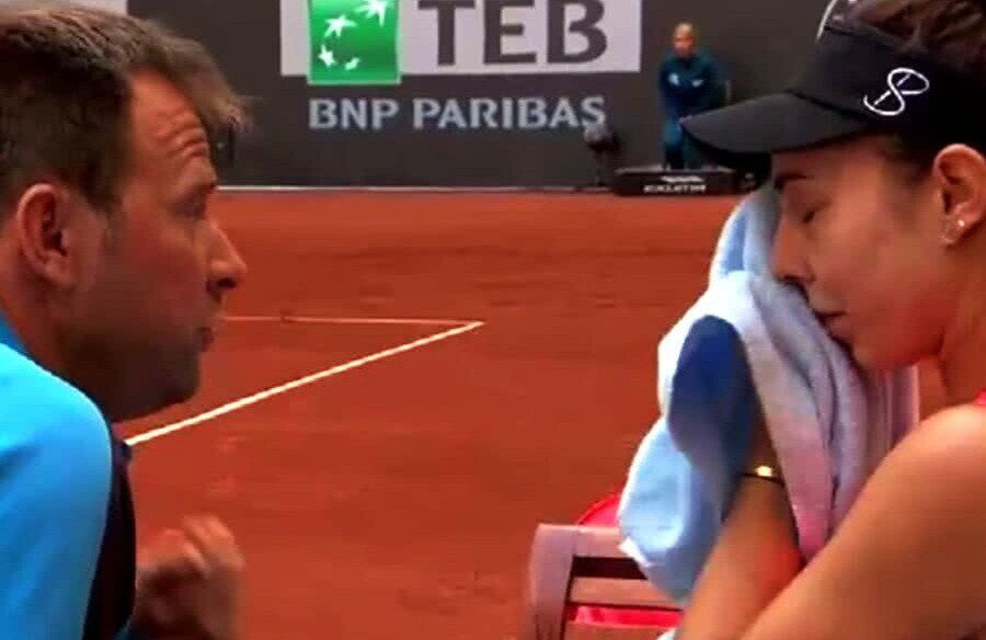 Buzarnescu a CEDAT PSIHIC! A inceput sa planga pe teren la Istanbul, antrenorul a luat-o la rost: Ai de gand sa plangi in continuare?