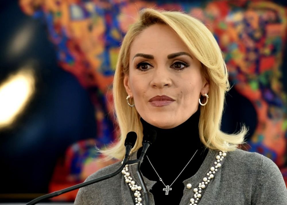 Gabriela Firea, acuzata ca vrea sa betoneze spatiul verde din bazele sportive din Bucuresti!