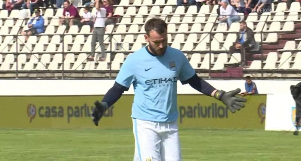 A jucat impotriva Rapidului in echipamentul lui Manchester City: "Mi-am luat echipamentul asta special pentru acest meci!" Declaratie fabuloasa a portarului de la Agricola Borcea