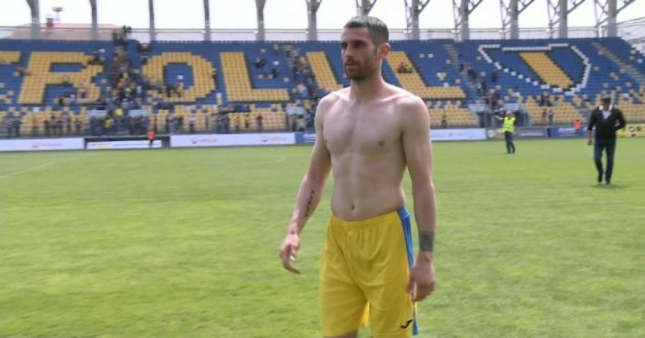 Nervi si scandal la Ploiesti, dupa ce Petrolul si-a diminuat sansele la promovare! Ultrasii i-au dezbracat pe fotbalisti! FOTO_2