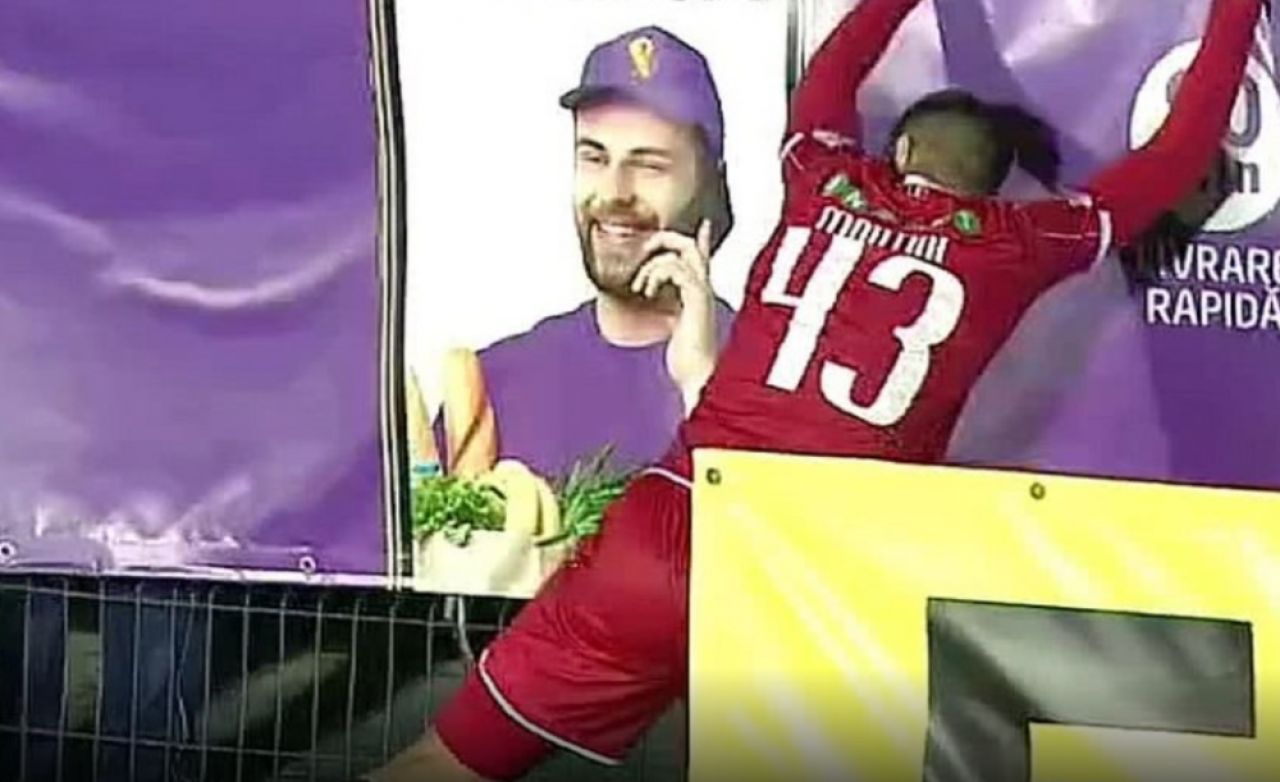Imagini din lumea a 3-a, la Voluntari! Panoul publicitar facut la fierarul satului l-a prins in cursa pe Montini! Asta putea fi cea mai stupida accidentare din fotbal!_3