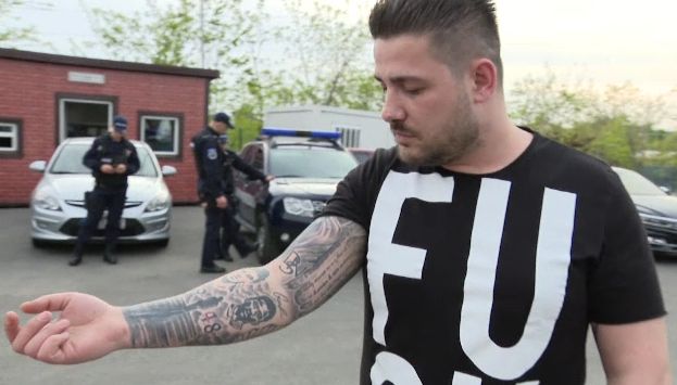 Dinamovistul care si i-a tatuat pe Hildan si Ekeng pe brat: