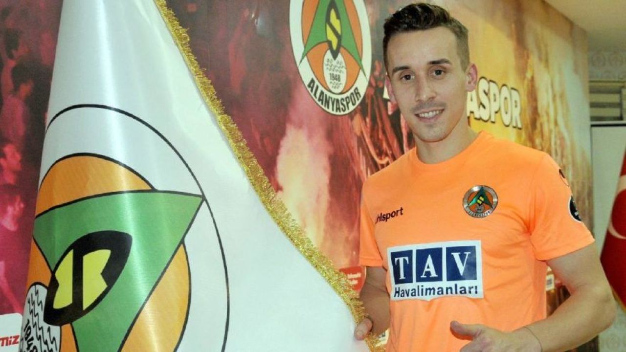 O noua TRAGEDIE in fotbal! Un jucator din nationala Cehiei a MURIT, Cisse in spital! Microbuzul unei echipe din Turcia s-a rasturnat!_2