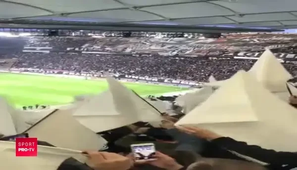 Atmosfera incendiara la Eintracht - Chelsea