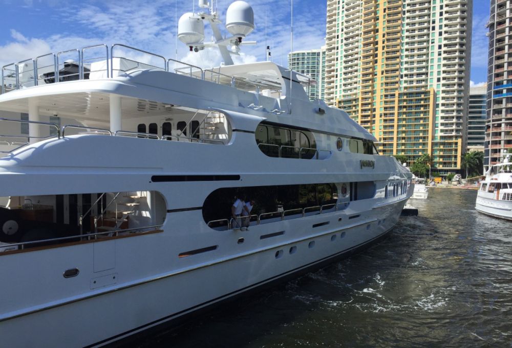 BIJUTERIA de 15.000.000 de lire a lui Tiger Woods! Cum arata iahtul cu sala de forta si jacuzzi! INCREDIBIL cat costa intretinerea lui!_6