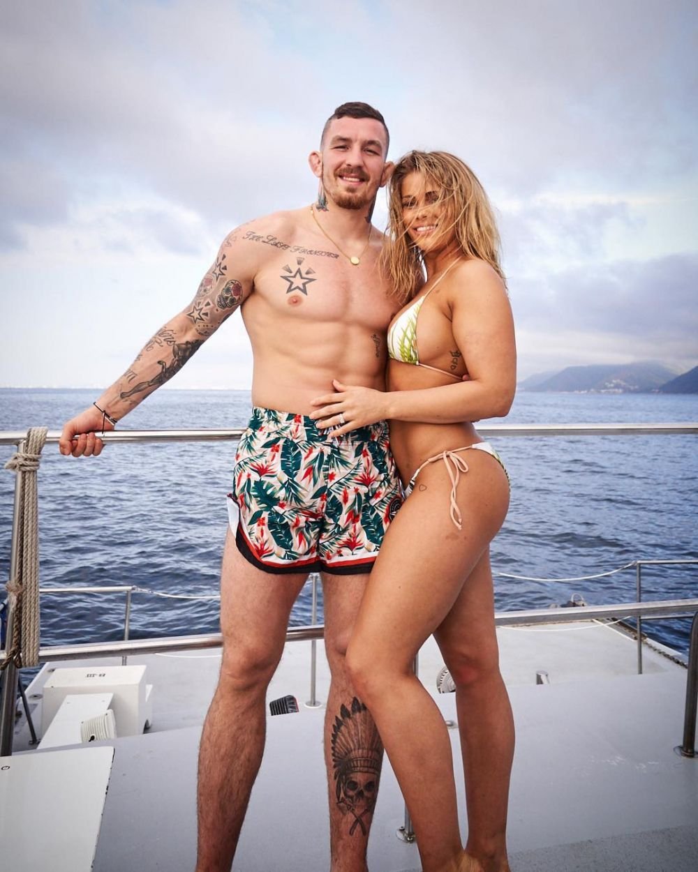 Motivul pentru care toti barbatii FUG cand aud cu ce se ocupa aceasta BOMBA SEXY! Tocmai a aparut intr-un pictorial incendiar_8