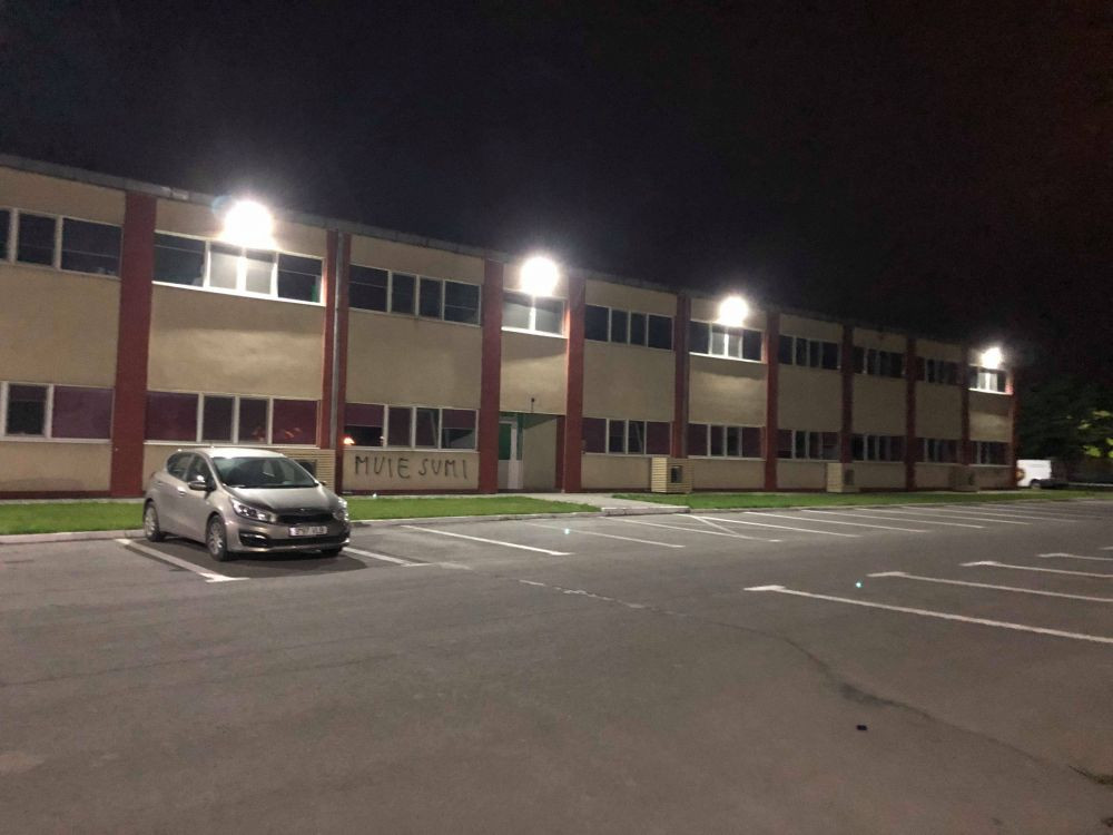 Imaginile care spun totul! Fanii nu il vor pe Sumudica la FCSB! INCREDIBIL ce au scris pe cladirile din baza de la Berceni!