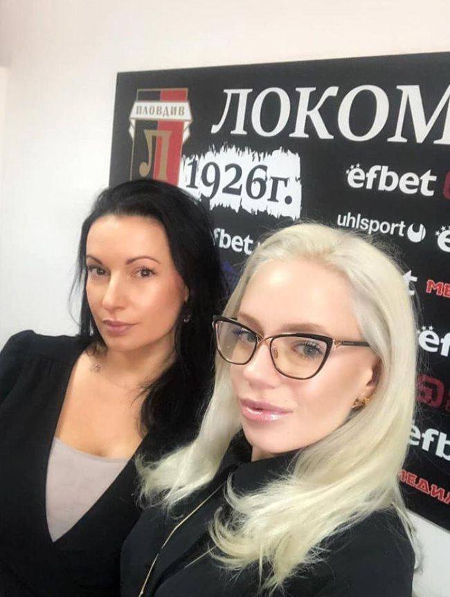 A functionat :)) Echipa care si-a angajat cele mai sexy doua specialiste in psihologie din tara a cucerit Cupa! Ele s-au bucurat in tribune: GALERIE FOTO_5