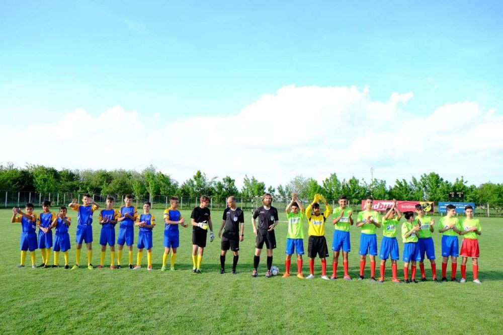 Alexandru Tudor, de la Liga I la Campionatul Interparohial organizat de Protopopiatul Lehliu! Fostul arbitru FIFA a arbitrat turneul organizat de Biserica!