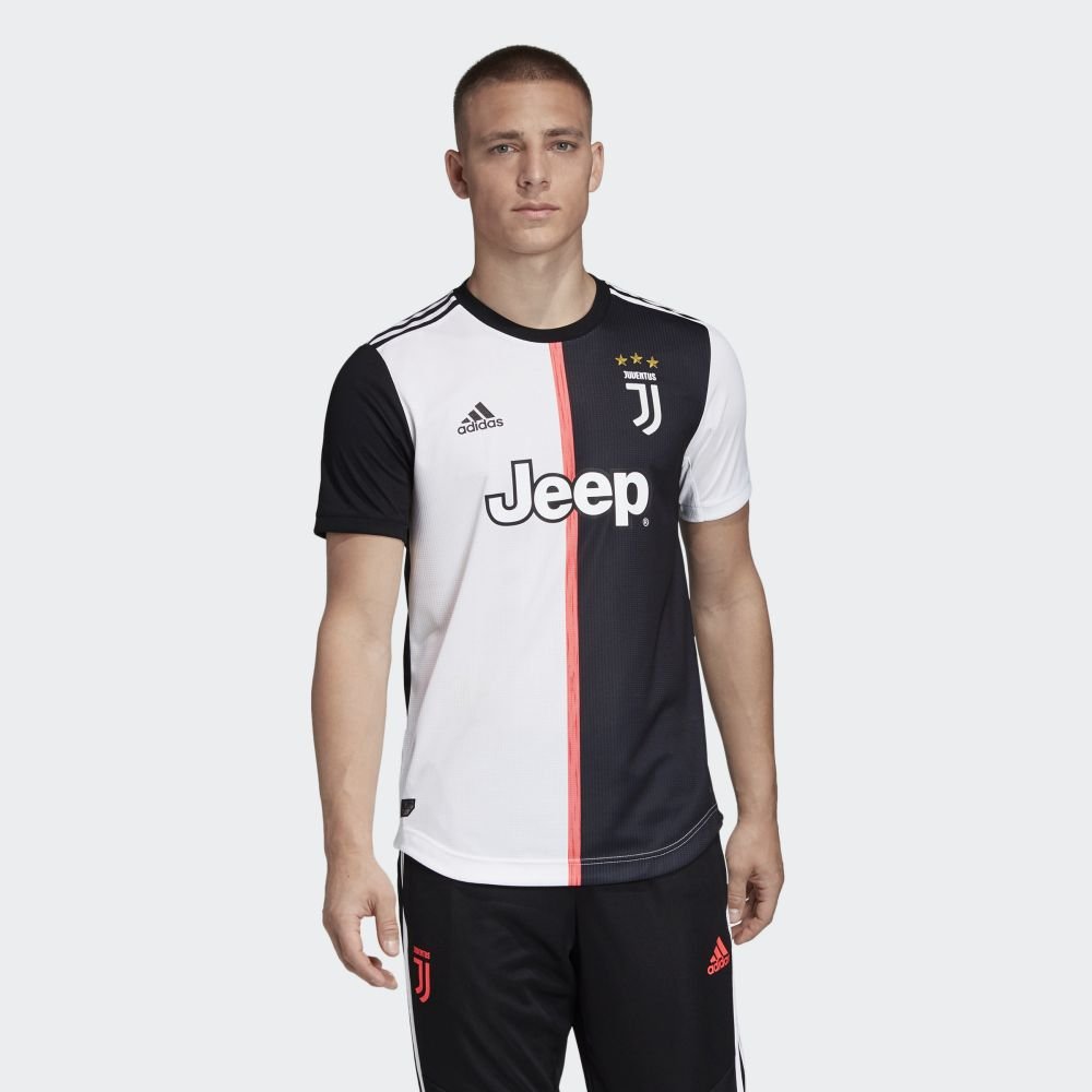 Man.United, Bayern, Juventus si Chelsea si-au lansat echipamente noi pentru sezonul 2019/2020! Ce surprize pregatesc Barca si Real. FOTO_22