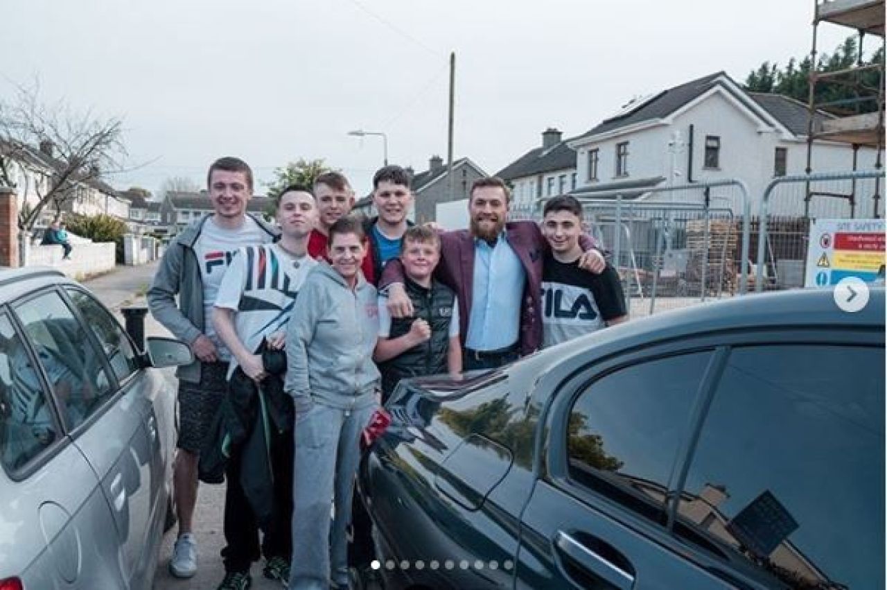 Gestul FABULOS al lui Conor McGregor! Ce a facut luptatorul pentru 8 familii nevoiase!