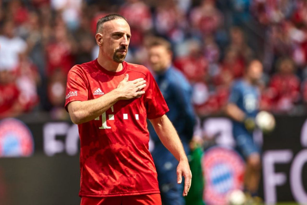 Sfarsitul unei ere la Bayern Munchen! Imagini SENZATIONALE pe Allianz Arena cu Ribery si Robben! Ce mesaje au afisat fanii!_1