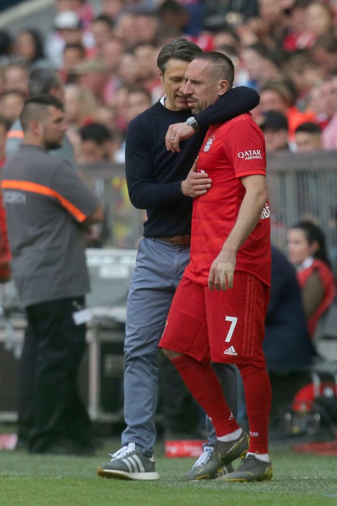 Sfarsitul unei ere la Bayern Munchen! Imagini SENZATIONALE pe Allianz Arena cu Ribery si Robben! Ce mesaje au afisat fanii!_9