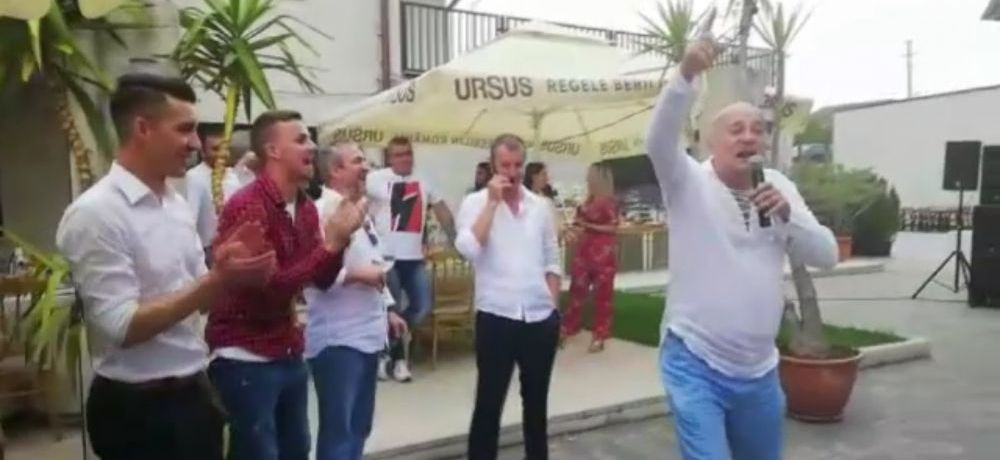 Momente INCREDIBILE la banchetul Craiovei! Patronul Rotaru, in prim-plan! A injurat Steaua, Dinamo si Rapid alaturi de jucatori!