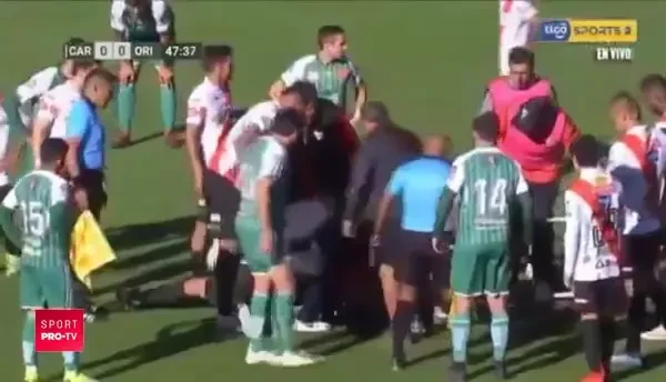 Tragedie INCREDIBILA: arbitru mort pe teren! S-a prabusit in timpul unei faze! VIDEO