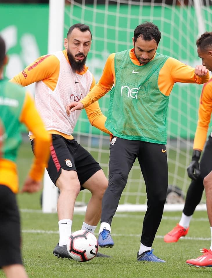 FOTO | Mitroglou a defilat cu steagul Greciei la sarbatoarea de titlu a lui Galatasaray! Turcii au cerut sa fie imediat expulzat_4