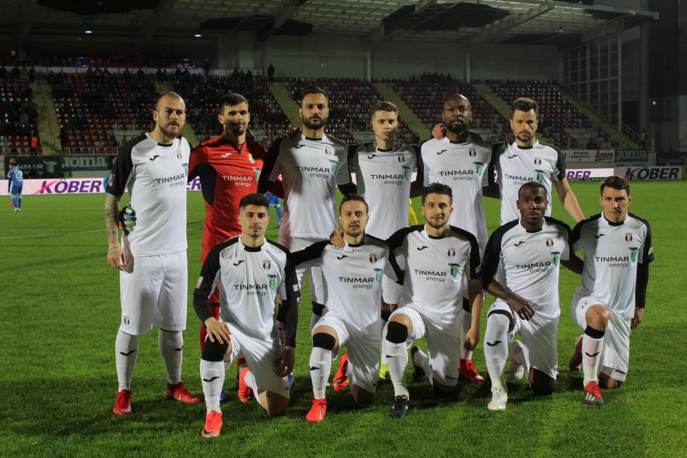 TOTI JUCATORII SUNT DE VANZARE . Cutremur la o echipa din Liga I! Situatia financiara disperata impinge la o decizie extrema: Clubul nostru asa a trait, din vanzarea de jucatori