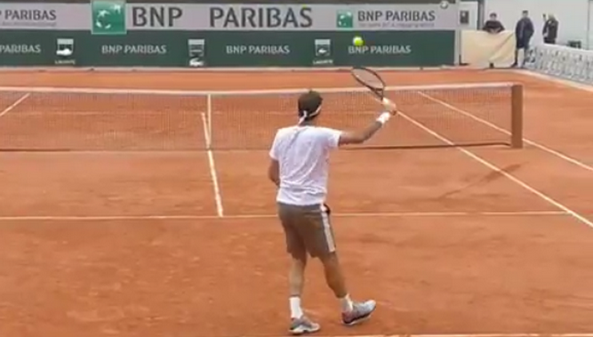 Roger Federer NU este de pe aceasta planeta! Lovitura EXTRATERESTRA reusita la Roland Garros. VIDEO