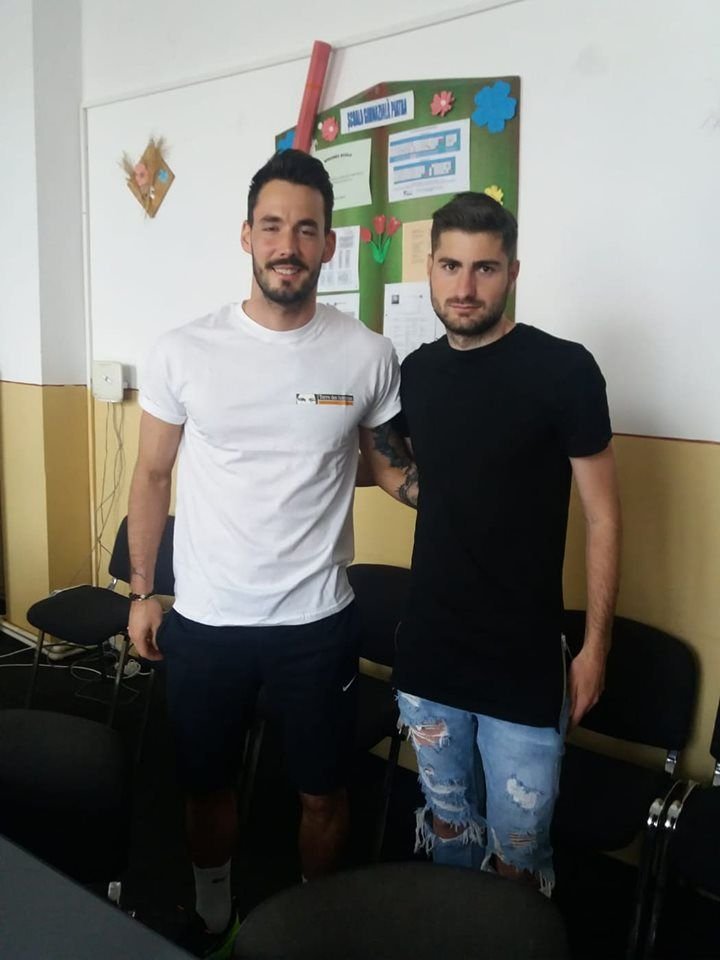 Un star de la Dortmund a venit la PIATRA OLT sa-i ajute pe copii sa joace fotbal! Ce face cand colegii lor sunt in vacante de MII de euro in statiuni de lux_7