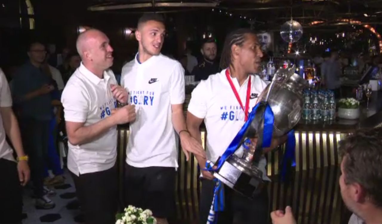 FINALA CUPEI ROMANIEI | IMAGINI FABULOASE de la petrecerea celor de la Viitorul! Ianis si coechipierii au dansat pamporea cu trofeul in brate | VIDEO_1