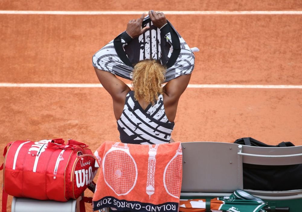 Serena Williams a renuntat la catsuit, dar a socat din nou. Ce scria pe echipamentul ei de la Roland Garros. FOTO_11