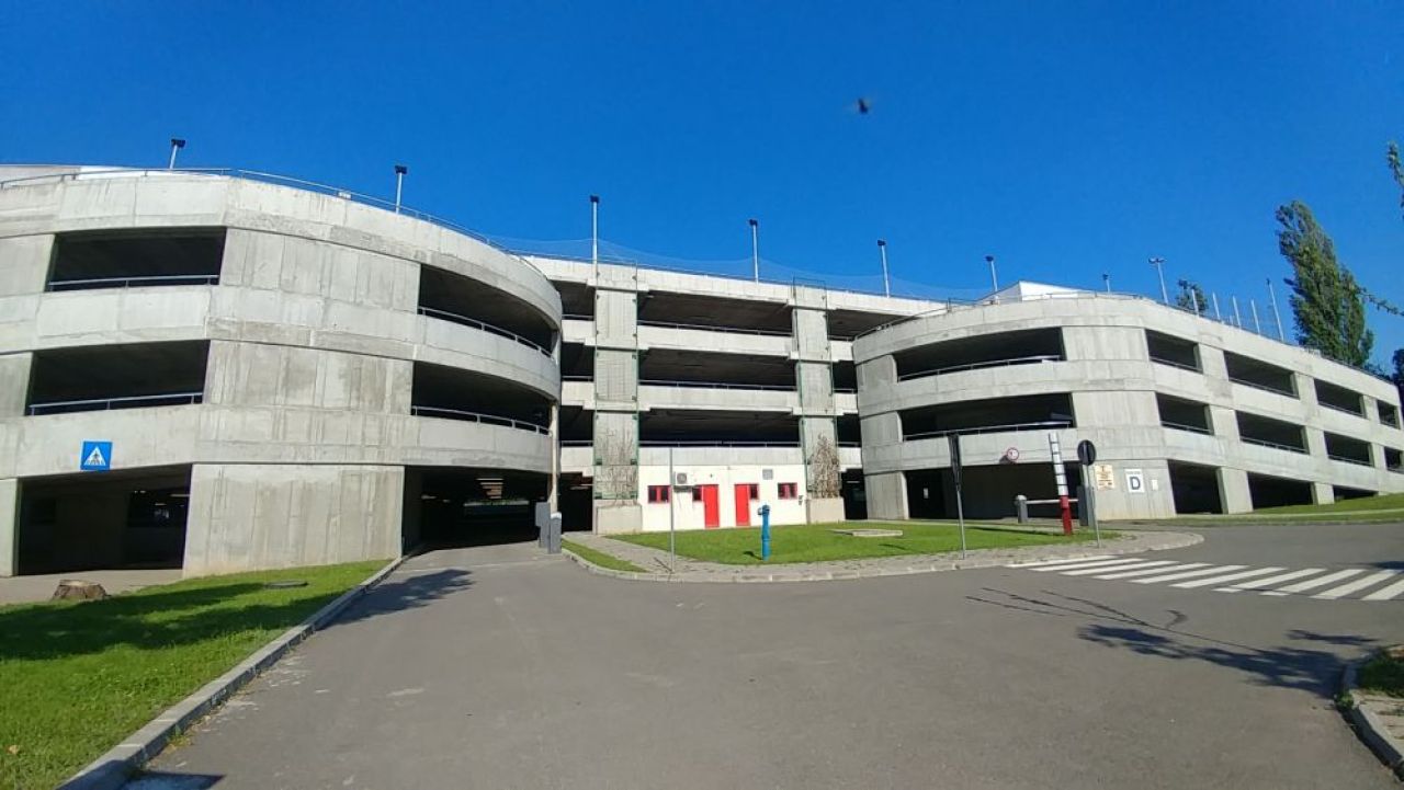 Primaria Bucuresti nu a redeschis oficial parcarea de la Arena Nationala, dar unele masini au voie sa parcheze acolo!_2
