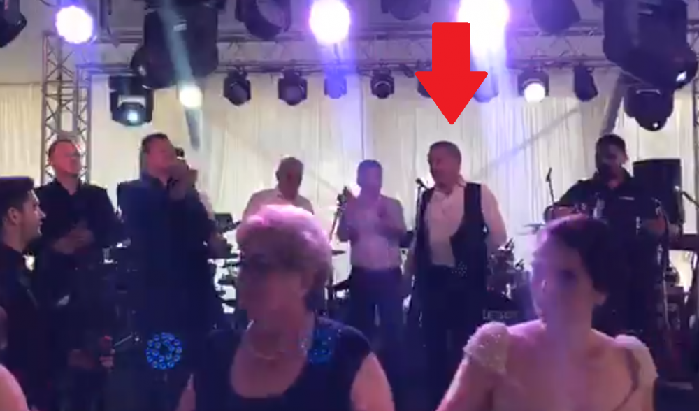 Ca-n Spargatorii de nunti! :)) Gigi Becali, show total la nunta fiului lui Teia Sponte: a luat microfonul si a inceput sa cante PAMPOREA