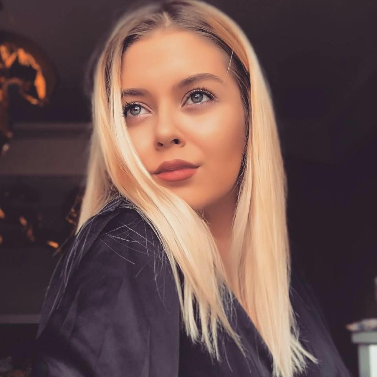 Aproape ca nu-i pare rau ca ramane acasa! :) Se iubeste cu cea mai frumoasa studenta la informatica! Cum arata iubita unuia dintre pustii care au dus Romania la Euro_8