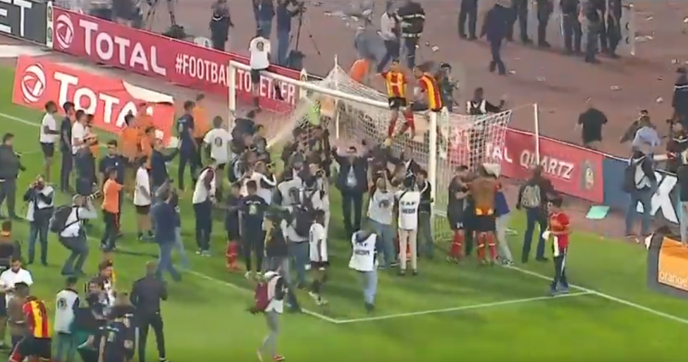 Nebunie totala la finala Ligii Campionilor Africii! Trofeul s-a dat la masa verde, dupa ce o echipa a iesit de pe teren in repriza a doua, acuzand un furt calificat . VIDEO