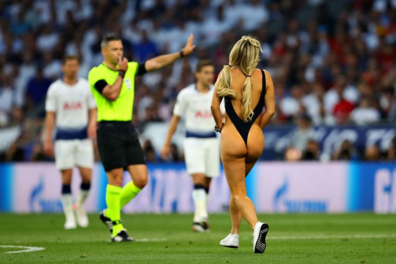 TOTTENHAM - LIVERPOOL | Momentul care a intrerupt finala! Cine e tanara care a intrat pe teren si cu se ocupa de fapt | GALERIE FOTO 18+_6