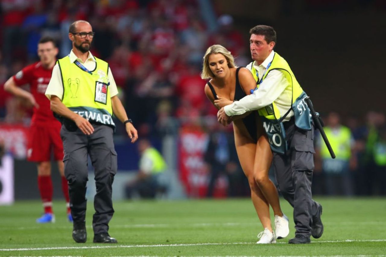 TOTTENHAM - LIVERPOOL | Motivul REAL pentru care tanara a intrat pe teren la finala UEFA Champions League! INCREDIBIL: ce s-a intamplat dupa cateva zeci de minute_5