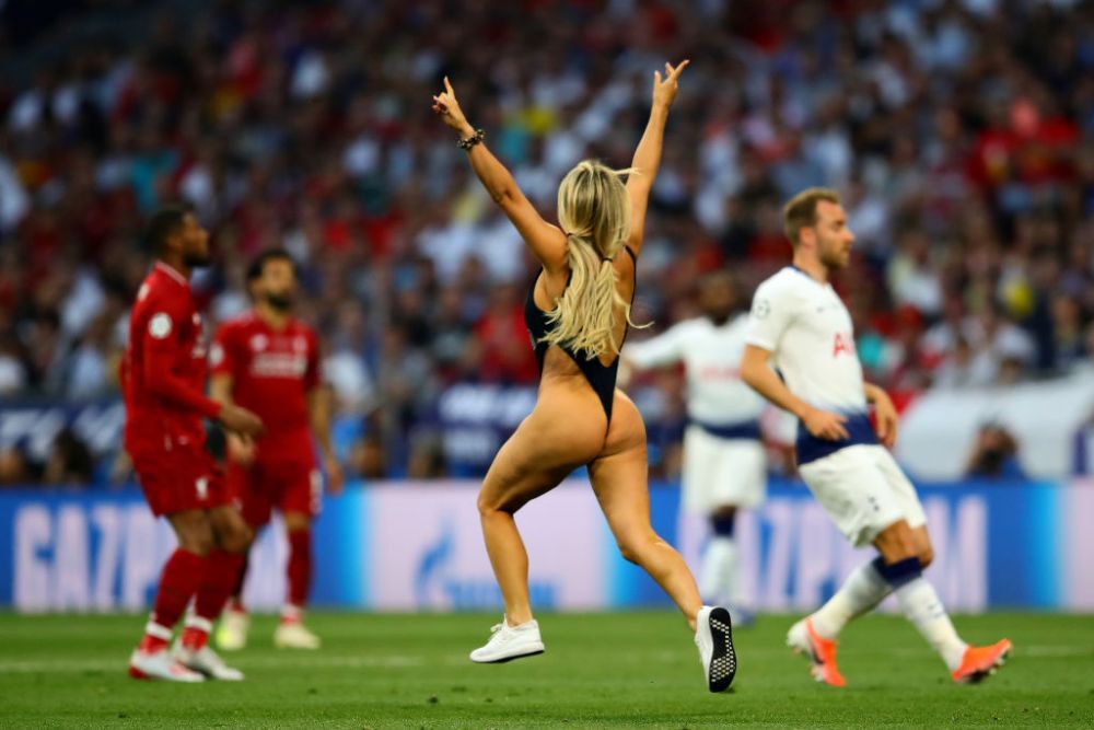 TOTTENHAM - LIVERPOOL | Motivul REAL pentru care tanara a intrat pe teren la finala UEFA Champions League! INCREDIBIL: ce s-a intamplat dupa cateva zeci de minute_8