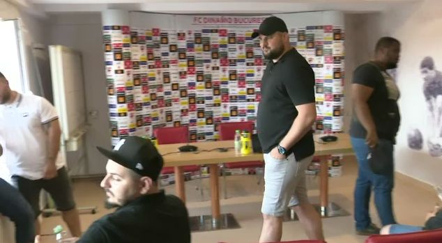 ULTIMA ORA | Renunta Neagoe la postul de antrenor? Scene halucinante la Saftica: suporterii au intrat in sala si au anulat conferinta! VIDEO_3