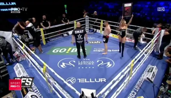 VICTORIE SENZATIONALA A LUI MOROSANU cu "Razboinicul" Sam! Moartea din Carpati "a murit si a inviat" in ring, apoi l-a pus la podea de 3 ori pe englez: VIDEO