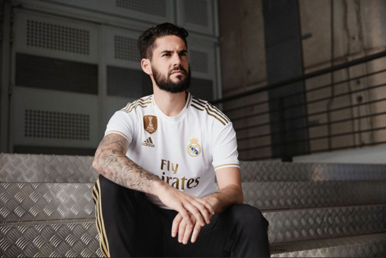 Real Madrid si-a prezentat noul echipament oficial!