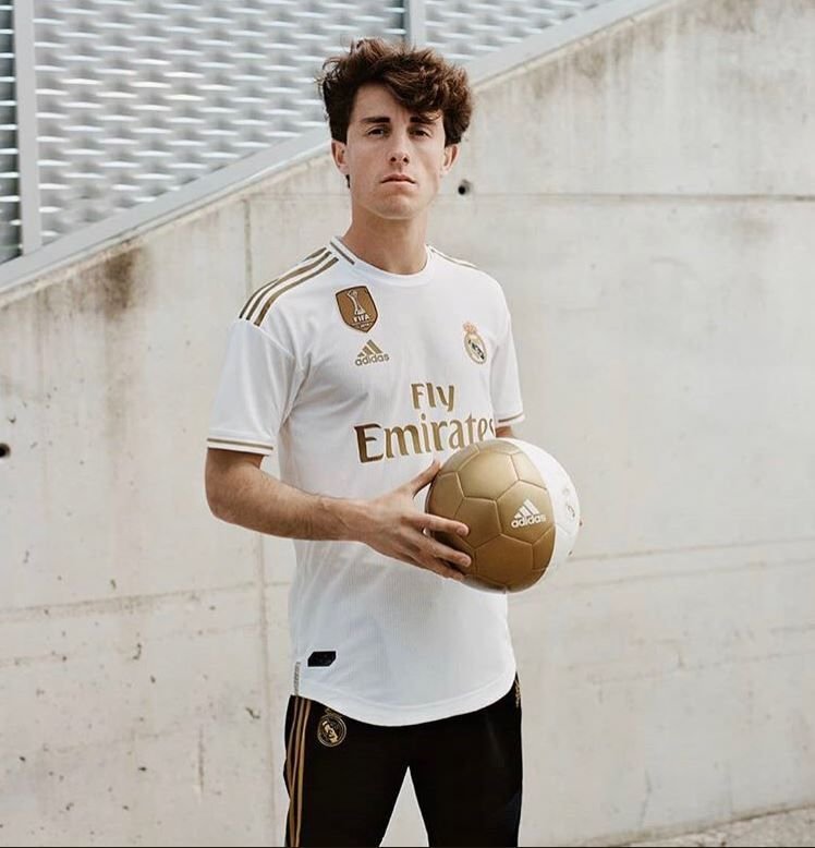 Real Madrid si-a prezentat noul echipament oficial! 