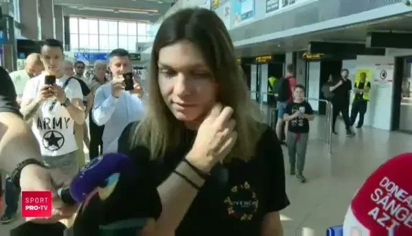Simona Halep s-a intors in tara dupa eliminarea de la Roland Garros!
