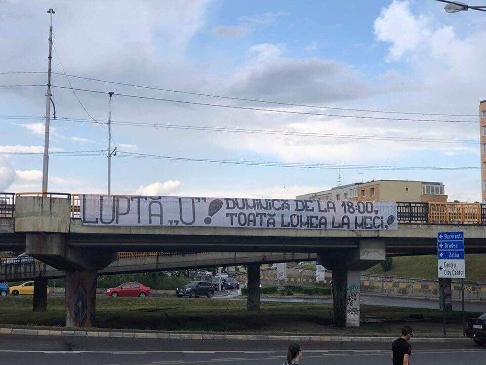 Meciul asteptat de toata lumea la Cluj! Fanii Universitatii au umplut orasul de bannere inaintea barajului cu Hermannstadt_2