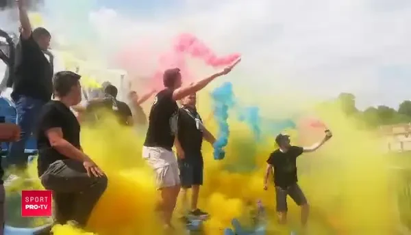Show TOTAL in tribuna! Ce s-a intamplat la un meci din Liga a 4-a din Romania