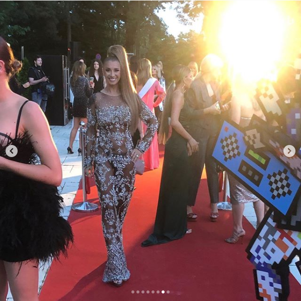 Anamaria Prodan, nou costum FABULOS! Sexy impresara nu s-a putut abtine nici macar la absolvirea fiicei sale. FOTO_19