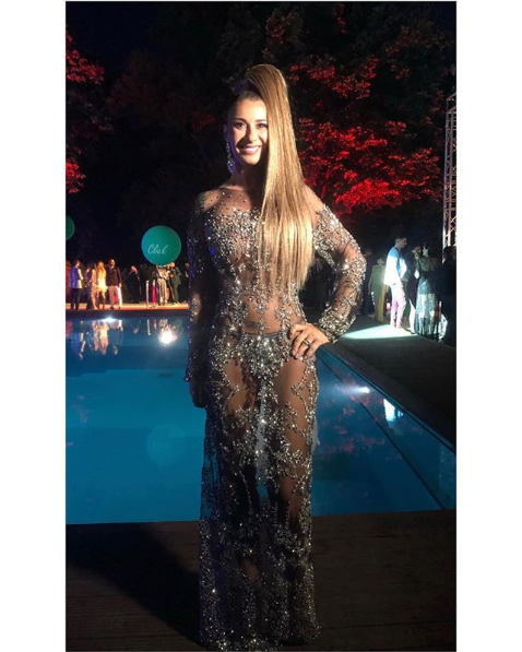 Anamaria Prodan, nou costum FABULOS! Sexy impresara nu s-a putut abtine nici macar la absolvirea fiicei sale. FOTO_23