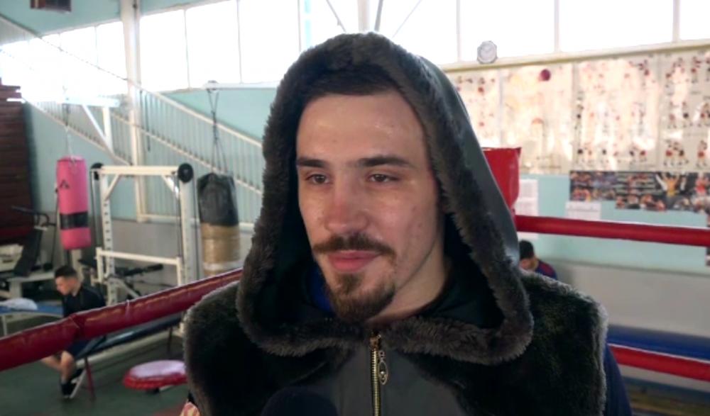 La fotbal ne-am luptat cu vikingii, in ring avem vikingul nostru! E mic si rau si-i sperie pe rivali cu tatuajele