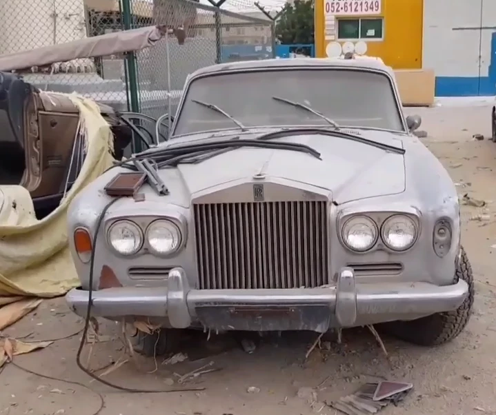 Imagini in premiera cu cimitirul auto din Dubai. Mii de bolizi de lux abandonati de seici. FOTO UIMITOR_5