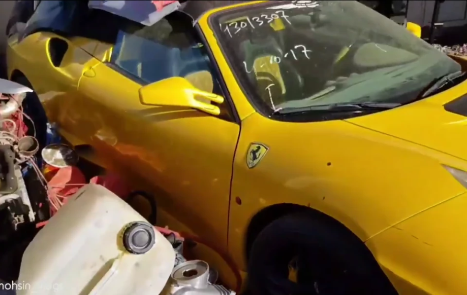 Imagini in premiera cu cimitirul auto din Dubai. Mii de bolizi de lux abandonati de seici. FOTO UIMITOR_7